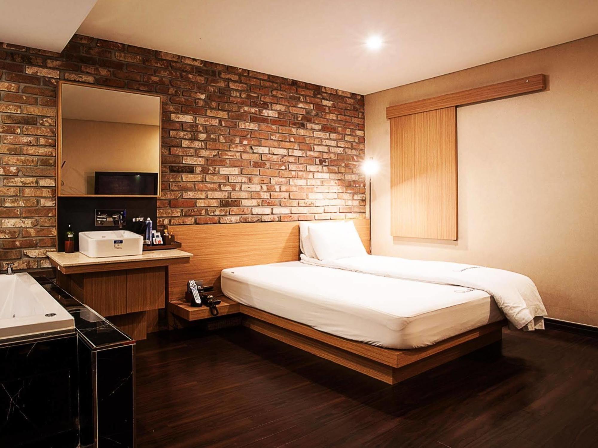 Comma Hotel Busan Exterior photo