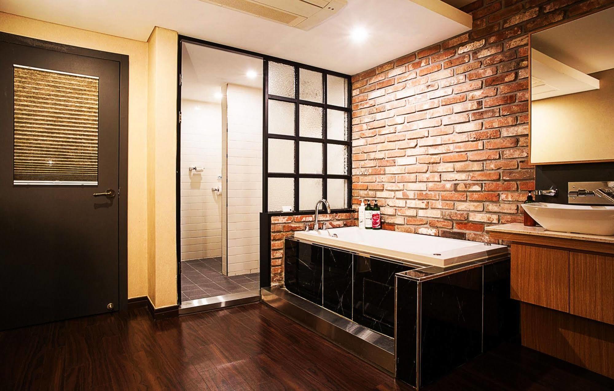 Comma Hotel Busan Exterior photo